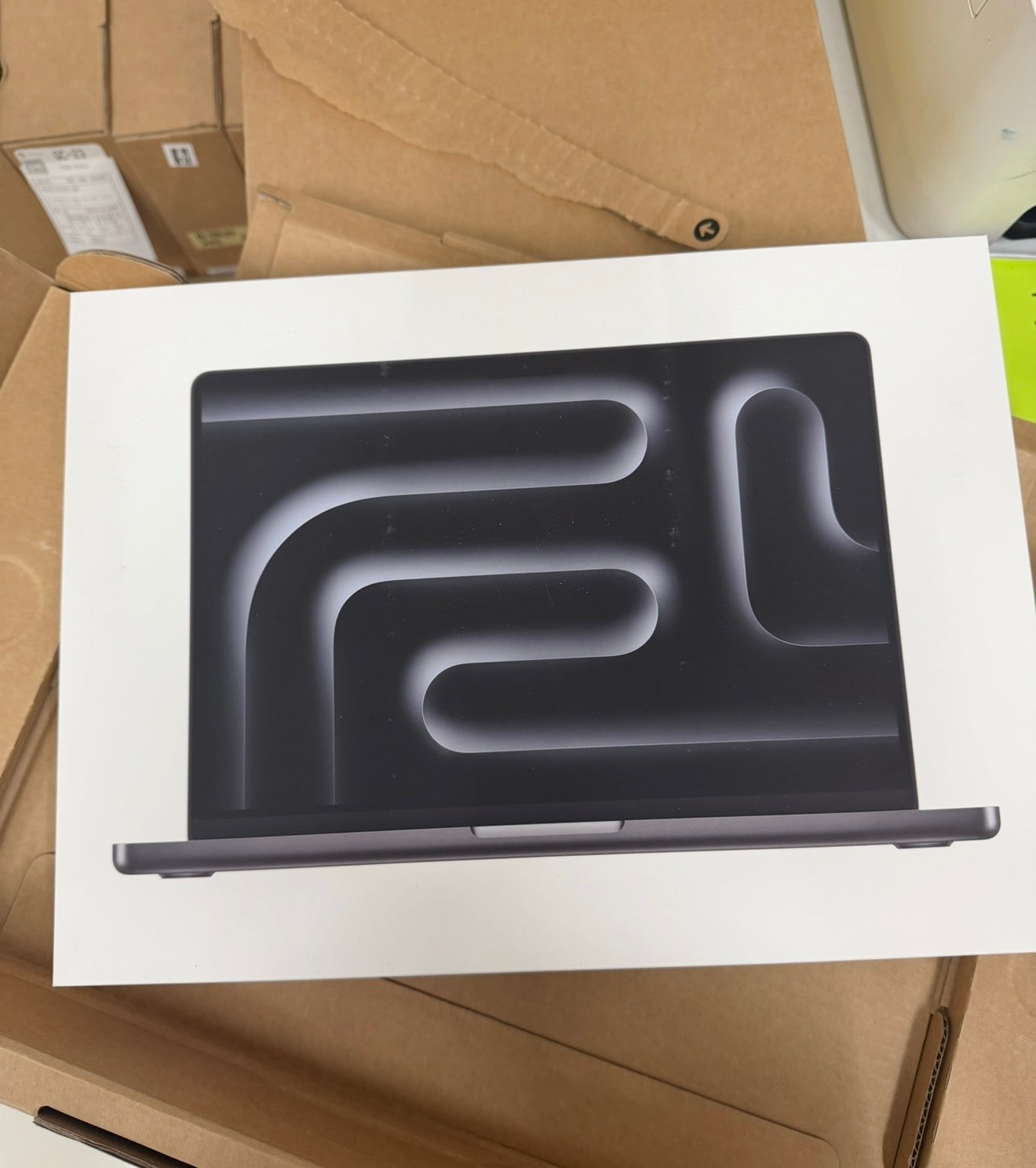 BRANDNEW UNIT | 16-inch MacBook Pro -  M5 Max chip 36GB - 2TB SSD |18/32 CORE