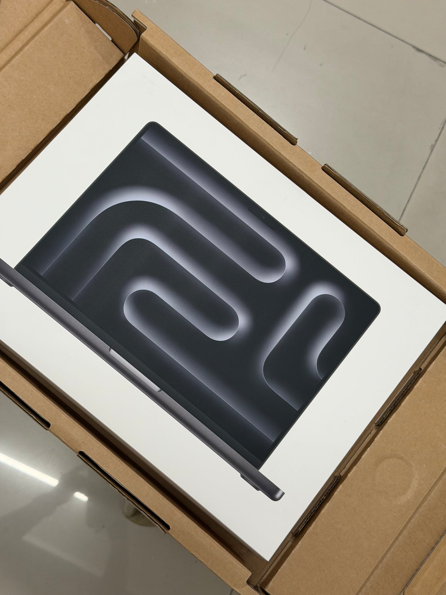 BRANDNEW UNIT | 16-inch MacBook Pro -  M5 Max chip 36GB - 2TB SSD |18/32 CORE