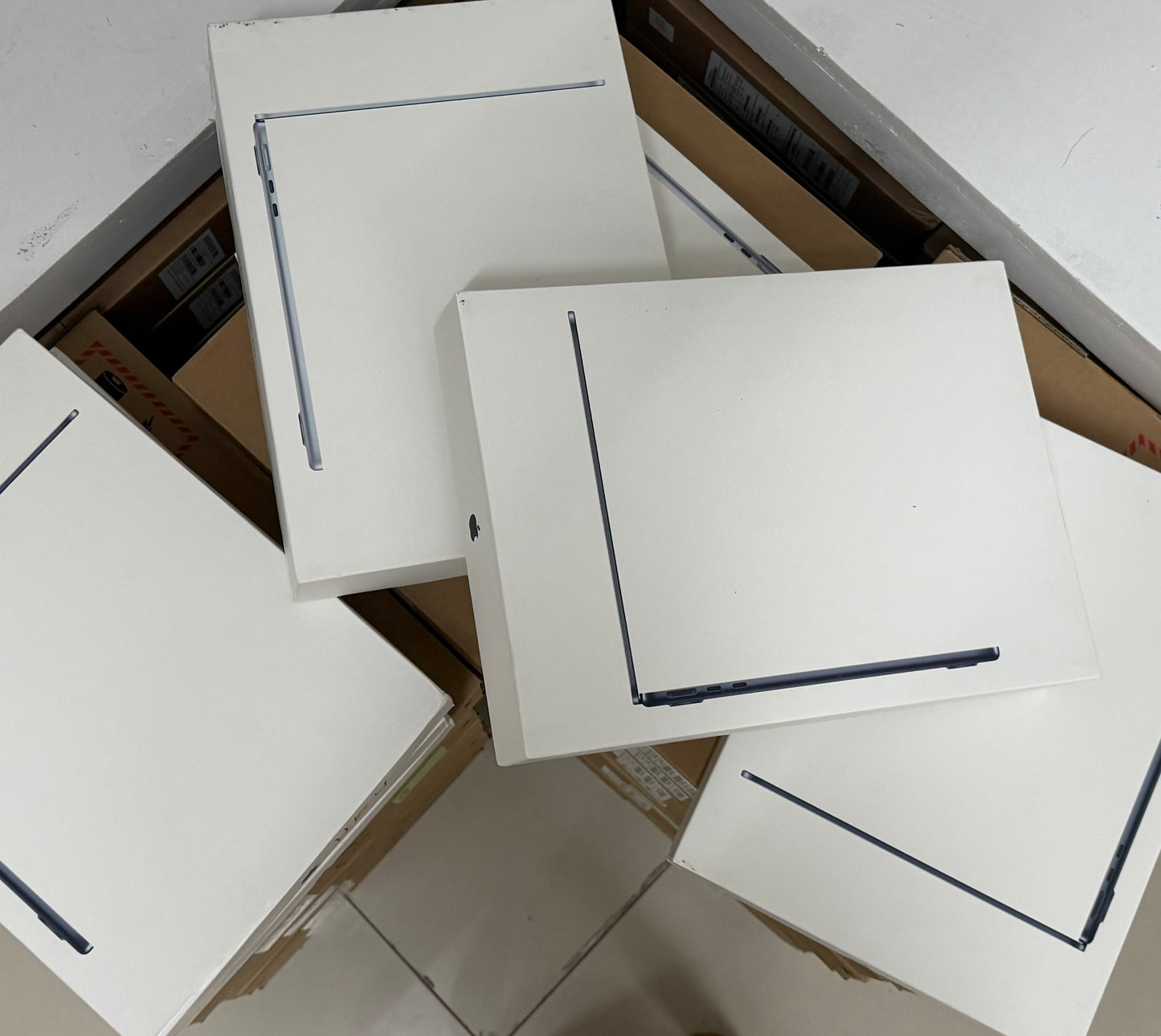 BRANDNEW UNIT | MacBook Air M5 chip 16GB - 512GB SSD