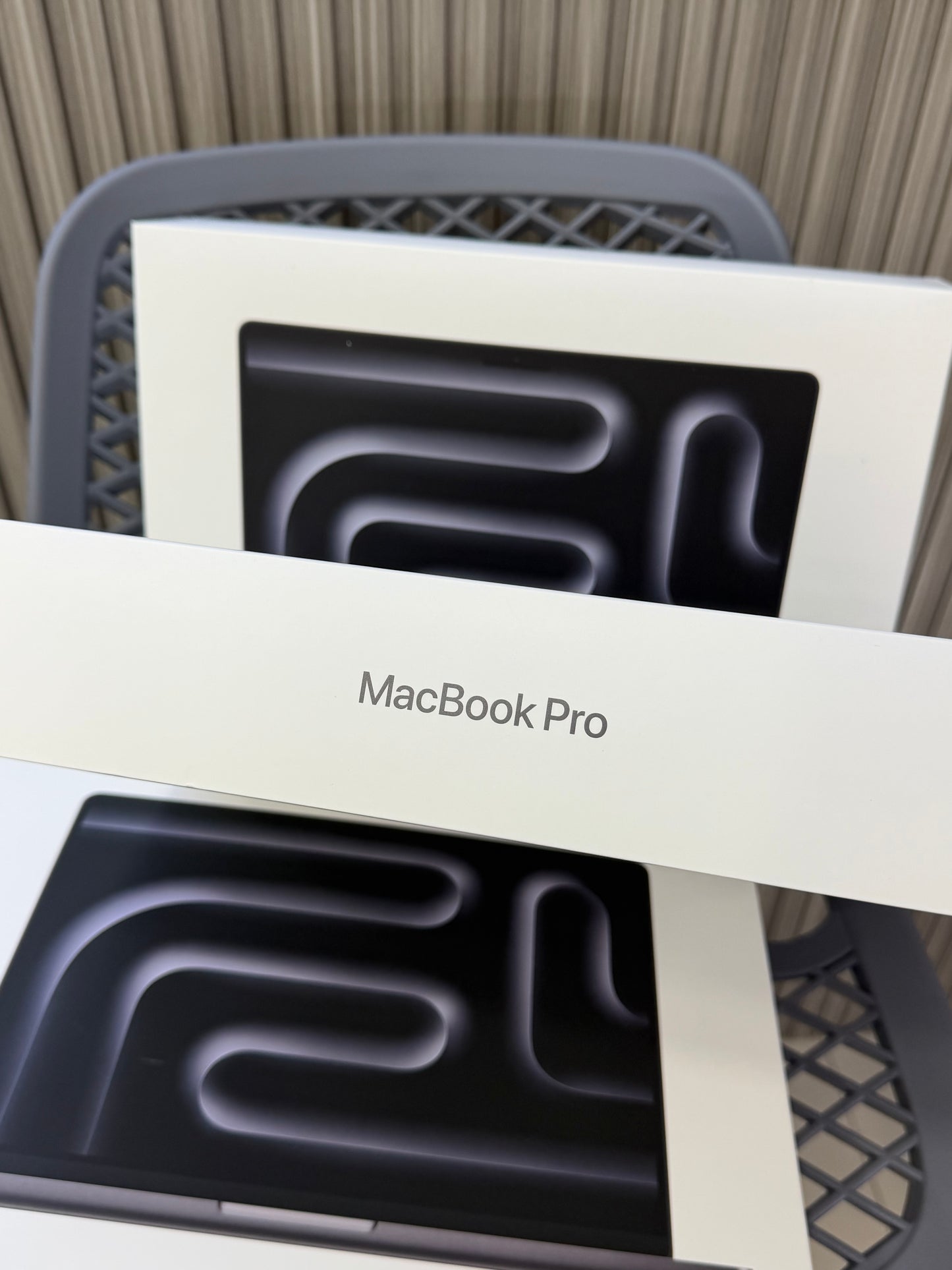 BRANDNEW UNIT | 16-inch MacBook Pro -  M5 Max chip 36GB - 2TB SSD |18/32 CORE